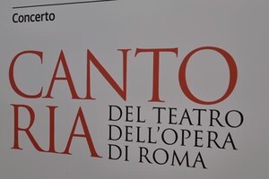 All'aeroporto di Fiumicino entusiasma il concerto del Teatro dell'Opera (ANSA)