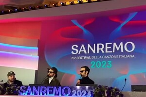Sanremo, Colapesce e Dimartino con Carla Bruni nella serata cover (ANSA)