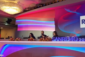 Sanremo, Mengoni si commuove durante la conferenza stampa (ANSA)