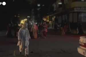 Terremoto in Pakistan e Afghanistan, gente in strada a Kabul (ANSA)
