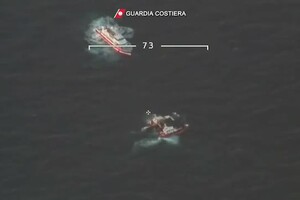 Migranti, due pescherecci soccorsi nel Mar Ionio (ANSA)