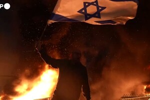 Israele, proteste contro il licenziamento del ministro della Difesa (ANSA)