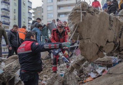 Palazzi crollati a Adana in Turchia (ANSA)