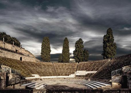 Pompei, il teatro grande. Qui secondo le ipotesi degli studiosi andavano in scena tragedie recitate in greco © ANSA
