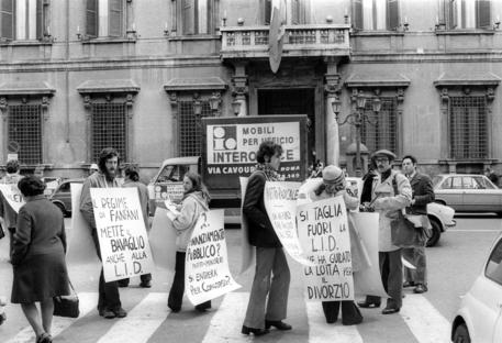 Una manifestazione per il divorzio in una foto d'archivio del 28 marzo 1974 © ANSA
