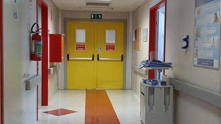 L'ingresso di un reparto ospedaliero © ANSA
