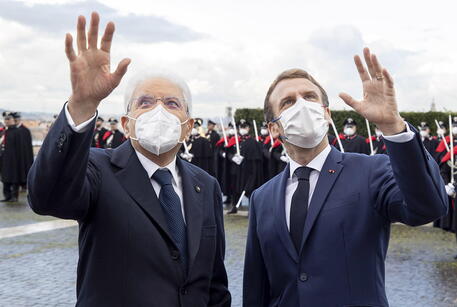 Mattarella e Macron © EPA