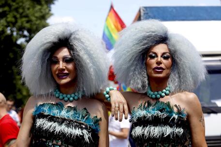 Pride: organizzatori Milano, portate cappello e borraccia © ANSA