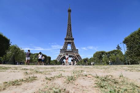 Torre Eiffel e prati secchi © AFP