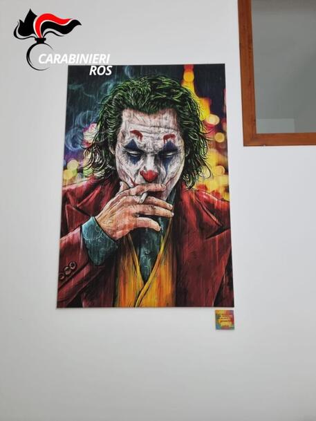 Messina Denaro, in the first hideout Joker paintings © ANSA