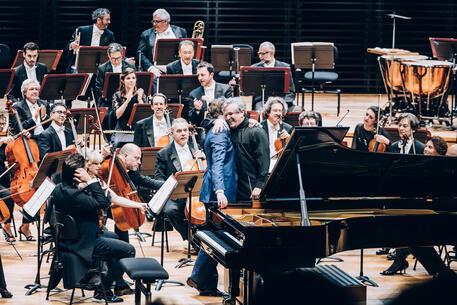 Orchestra Santa Cecilia conquista Parigi con Pappano e Olaffson © ANSA