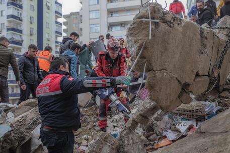 Palazzi crollati a Adana in Turchia © AFP
