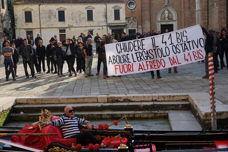 ++ Momenti di tensione al corteo degli anarchici a Venezia ++ © ANSA