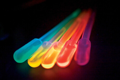 Nanocristalli semiconduttori basati sui punti quantici (fonte: Argonne National Laboratory, da Flickr)