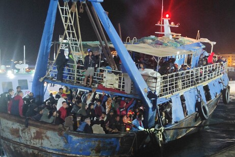 Uno sbarco di migranti a Lampedusa