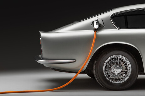 L'Aston Martin DB6 diventa elettrica con Lunaz