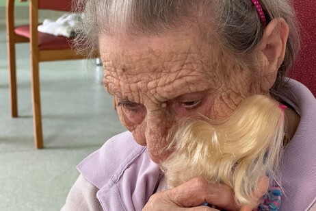 Barbie in una Rsa diventa terapia per i malati di Alzheimer