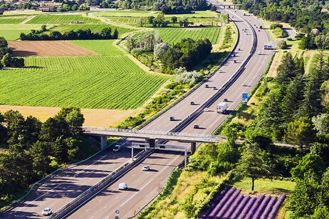 Francia prepara nuova tassa su gestione privata autostrade