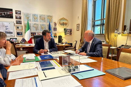 Un momento dell'incontro tra Salvini, Tesei e Melasecche