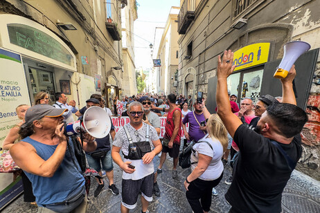 Rdc, manifestanti Napoli in corteo verso la Regione