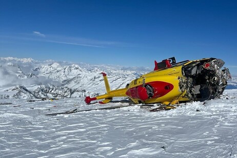 L'elicottero piemontese dopo l'incidente sul Monte Rosa. Credit: Soccorso alpino valdostano