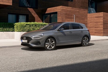 La gamma i30 di Hyundai si aggiorna tra design e tecnologia