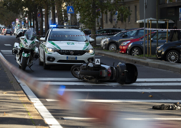Motociclista scarta auto e finisce a terra, no a risarcimento © ANSA