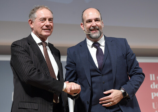 Il ministro delle Imprese e del Made in Italy Adolfo Urso e il presidente di Cosmetica Italia Benedetto Lavino © ANSA