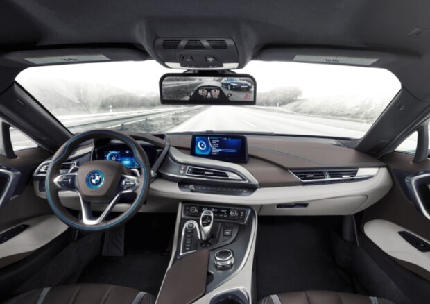BMW brevetta specchietti digitali contro gli angoli ciechi © ANSA