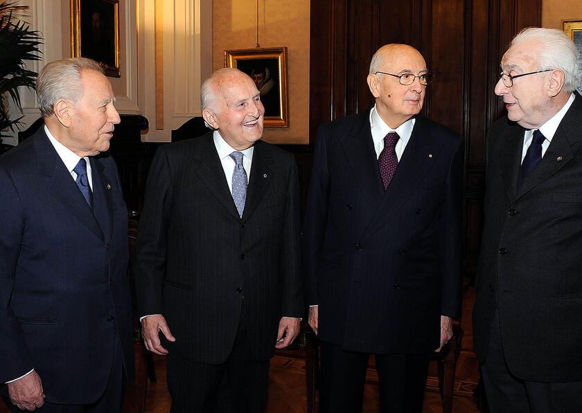 Carlo Azeglio Ciampi, Oscar Luigi Scalfaro, Giorgio Napolitano e Francesco Cossiga - RIPRODUZIONE RISERVATA