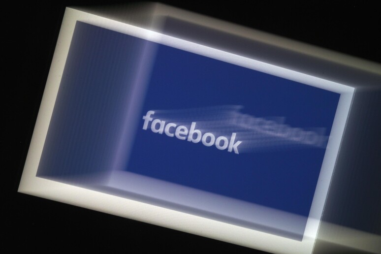 Facebook, con AI previsioni diffusione Covid © ANSA/AFP