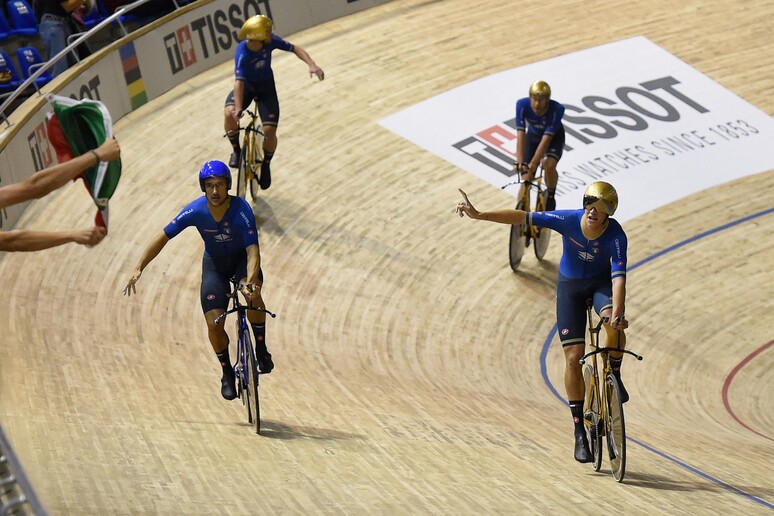 Ciclismo:mondiali pista;Italia oro nell 'inseguimento squadre © ANSA/AFP