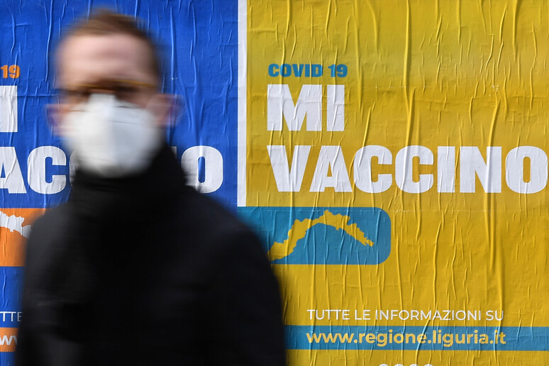 Covid: campagna informativa vaccino della Regione Liguria - RIPRODUZIONE RISERVATA