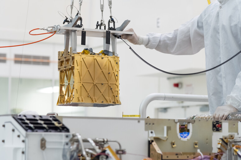 Lo strumento Moxie prima di essere installato a bordo del rover Perseverance (fonte: NASA/JPL-Caltech) - RIPRODUZIONE RISERVATA