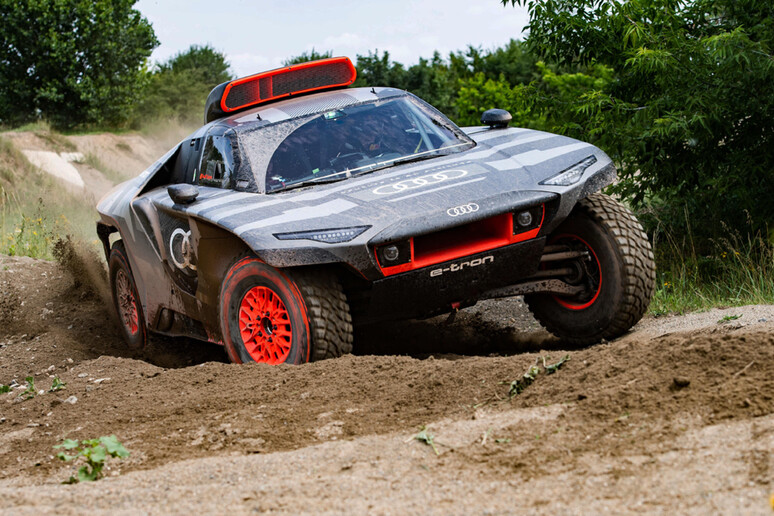 Audi Sport RS Q e-Tron elettrificato, missione Rally Dakar © ANSA/Audi Sport