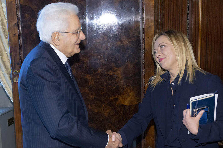 Il presidente Mattarella e la premier Giorgia Meloni - RIPRODUZIONE RISERVATA