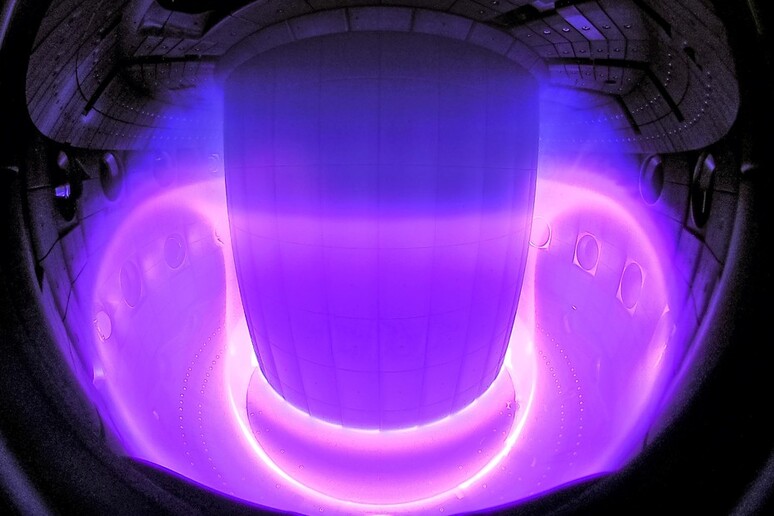 Il plasma nel tokamak dello Swiss Plasma Center (fonte: Curdin Wuthrich /SPC/EPFL) - RIPRODUZIONE RISERVATA