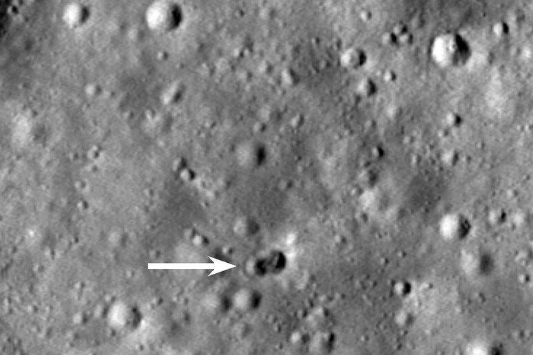 Il doppio cratere da impatto scoperto sulla faccia nascosta della Luna (fonte: NASA/Goddard/Arizona State University) - RIPRODUZIONE RISERVATA