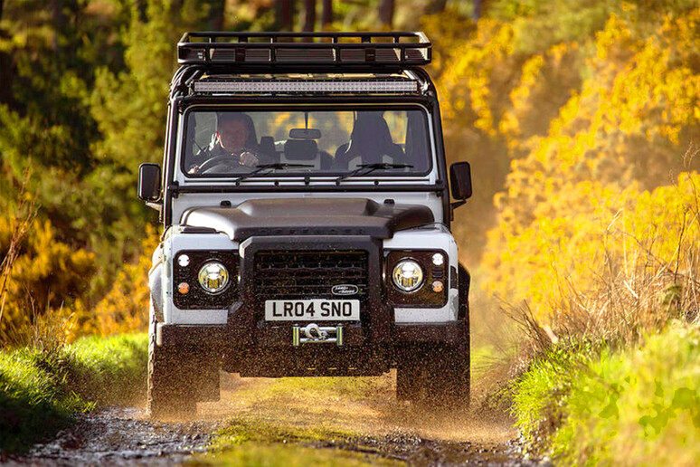 L 'insostituibile fascino del vecchio Defender non ha prezzo © ANSA/Land Rover Classic