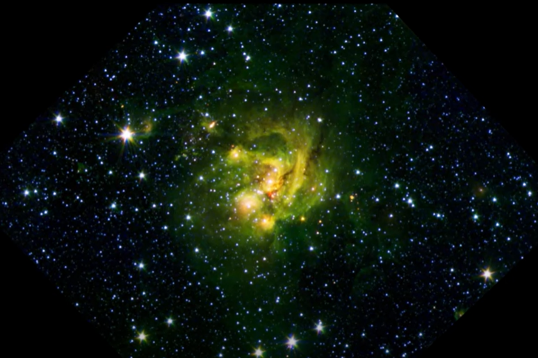 La regione di formazione stellare IRAS 21078+5211, a circa 5300 anni luce da noi, nella quale è stata fatta l 'osservazione. (Fonte: INAF) - RIPRODUZIONE RISERVATA