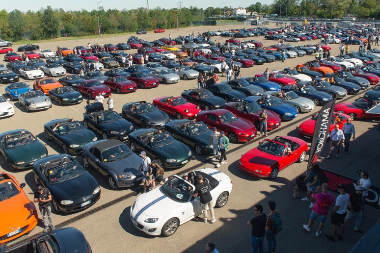 Mazda: il raduno di Modena entra nel grande libro dei record - RIPRODUZIONE RISERVATA