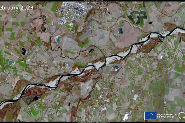 La sofferenza del fiume Po nei pressi di Voghera, vista dai satelliti (fonte: Ue, Copernicus Sentinel-2) - RIPRODUZIONE RISERVATA