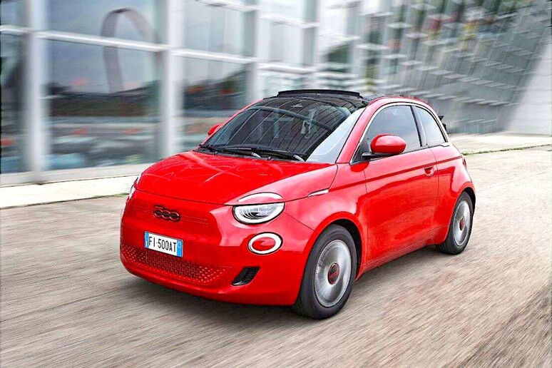 Fiat: noleggio con ricariche illimitate per la 500e - RIPRODUZIONE RISERVATA