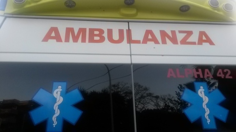 Ambulanza scritta - RIPRODUZIONE RISERVATA