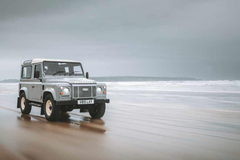 Classic Defender Works V8 Islay Edition © ANSA/Land Rover